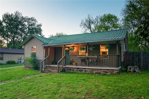 206 W Parks St, Prairie Grove, AR 72753