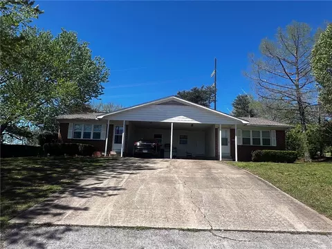 1513 E Huntsville Rd, Fayetteville, AR 72701