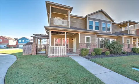 732 N Wordsworth Ln, Fayetteville, AR 72704