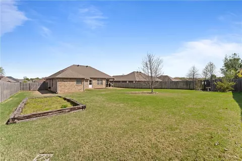 Exterior - 208 Mcdaniel St, Lowell, AR 72745 photo 2 of 3