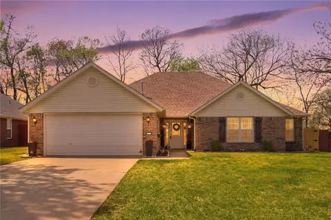 3216 Eaglecrest Cir, Springdale, AR 72762