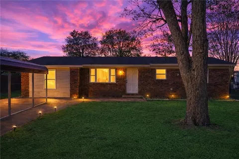 73 Elmwood St, West Fork, AR 72774