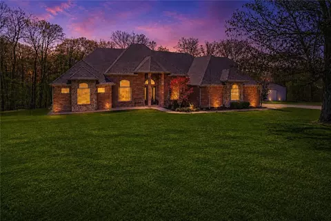 12912 Moore Ln, Gravette, AR 72736