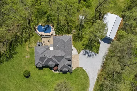 12912 Moore Ln, Gravette, AR 72736