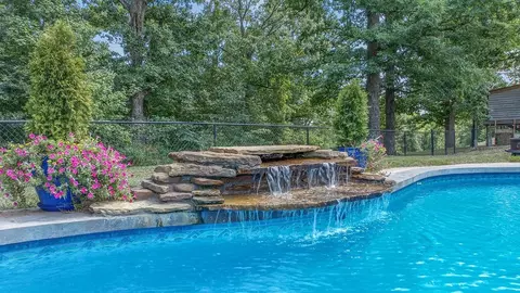 12912 Moore Ln, Gravette, AR 72736