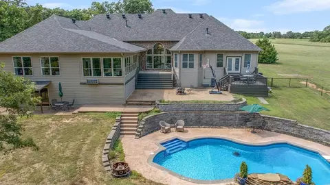 12912 Moore Ln, Gravette, AR 72736