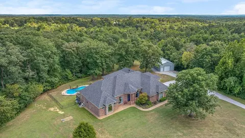 12912 Moore Ln, Gravette, AR 72736