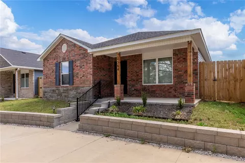 2564 Illinois Aly, Fayetteville, AR 72701