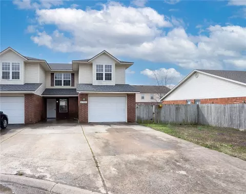 2910 Dawn Ct, Siloam Springs, AR 72761