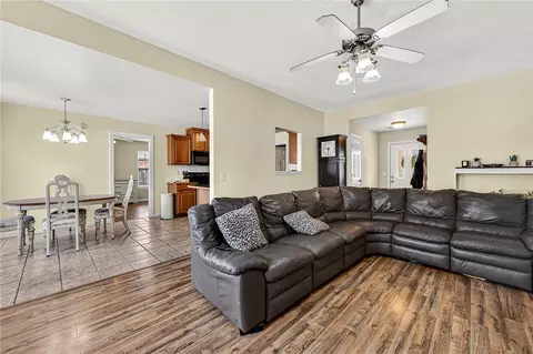 551 Steepro Dr, Centerton, AR 72719