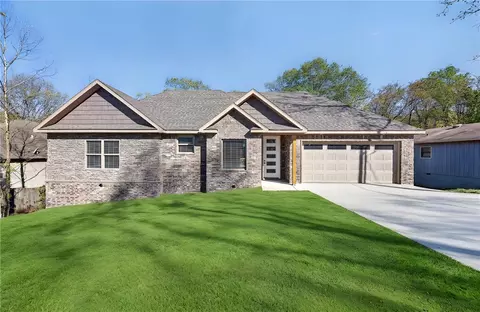 28 York Dr, Bella Vista, AR 72714