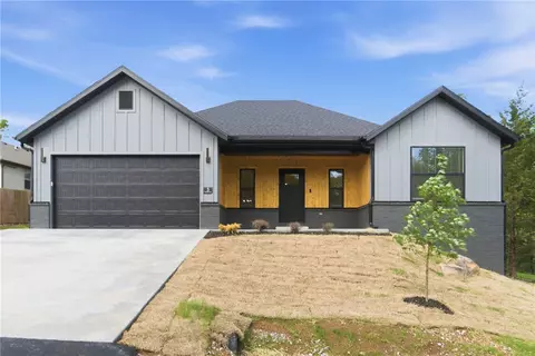 3 Thrasher Ln, Bella Vista, AR 72715