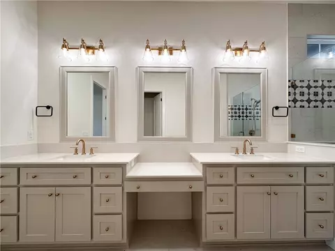 Bath - 6586 Align Ave, Springdale, AR 72762 photo 2 of 5