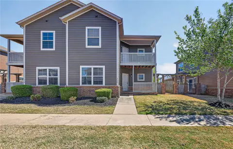 712 N Wordsworth Ln, Fayetteville, AR 72704