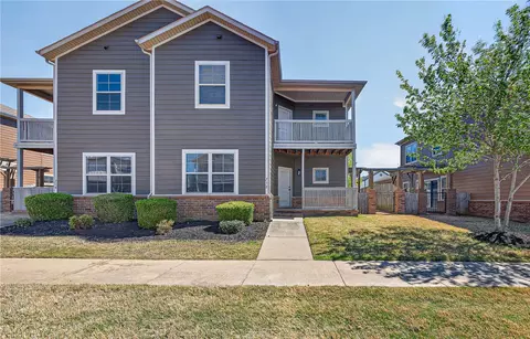 712 N Wordsworth Ln, Fayetteville, AR 72704