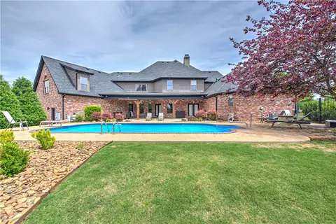 1816 S 27th Pl, Rogers, AR 72758