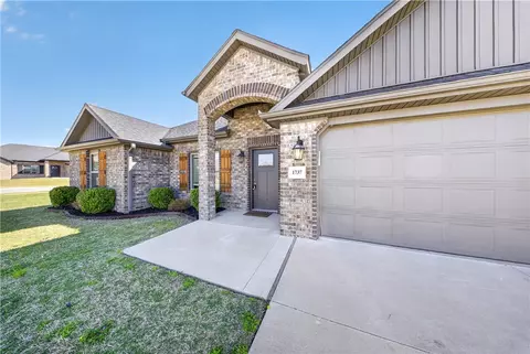 1737 Charismatic Dr, Prairie Grove, AR 72753