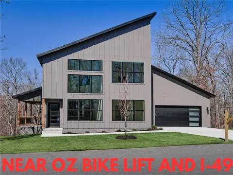 11 Chatburn Ln, Bella Vista, AR 72715