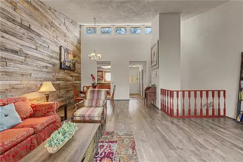 65 Davis Cir, Bella Vista, AR 72715
