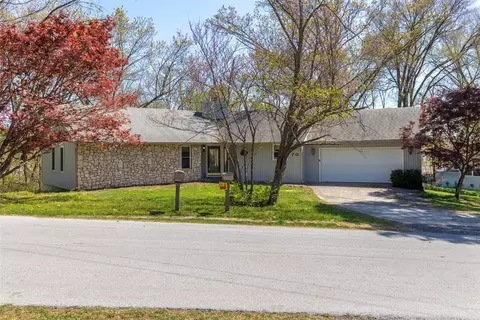 70 Overton Dr, Bella Vista, AR 72714