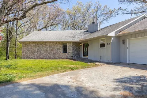 70 Overton Dr, Bella Vista, AR 72714