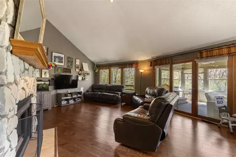 70 Overton Dr, Bella Vista, AR 72714