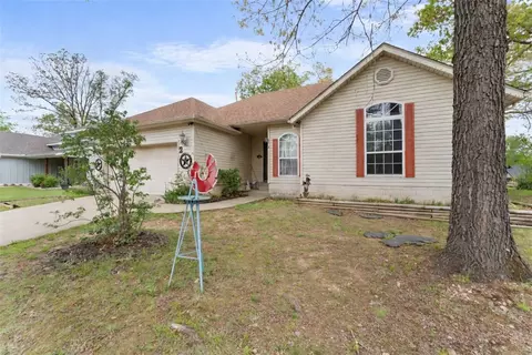 2 Lowther Ln, Bella Vista, AR 72714