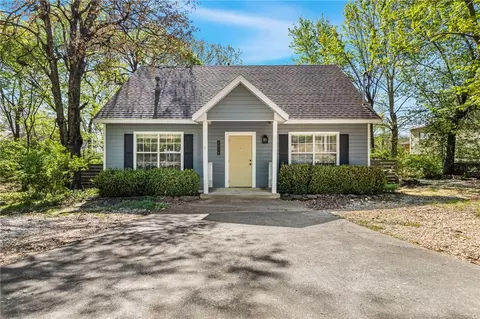 2826 Old Wire Rd, Fayetteville, AR 72703