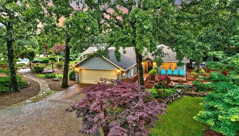 811 E Township St, Fayetteville, AR 72703