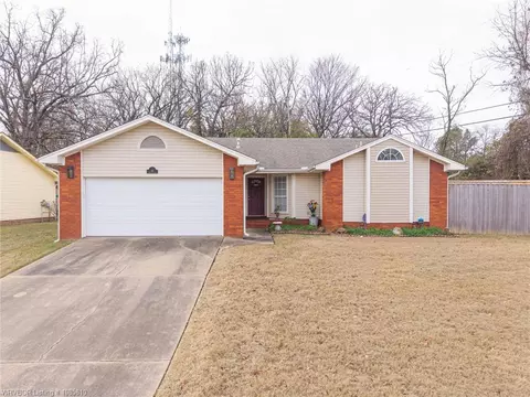 94 Vista Hills Blvd, Van Buren, AR 72956