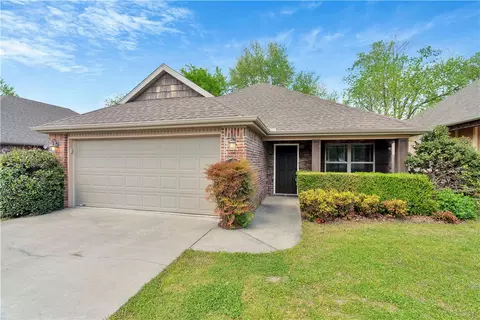 94 E Granada St, Fayetteville, AR 72703