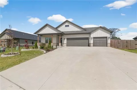 2204 Riggins Ave, Pea Ridge, AR 72751