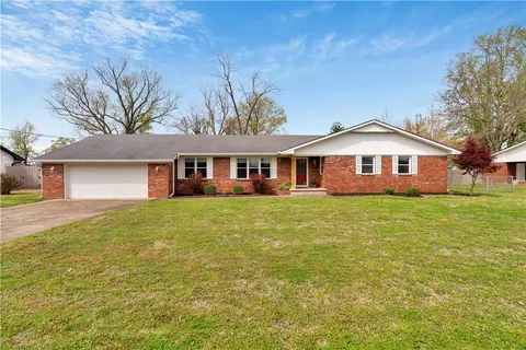 405 Magnolia Dr, Bentonville, AR 72712