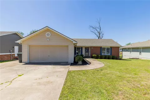 918 S 25th St, Rogers, AR 72758