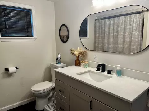Bath - 4622 Creel Rd, Harrison, AR 72601 photo 2 of 2