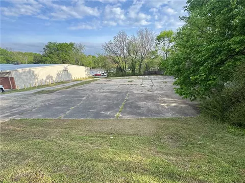 607 E Main St, Siloam Springs, AR 72761