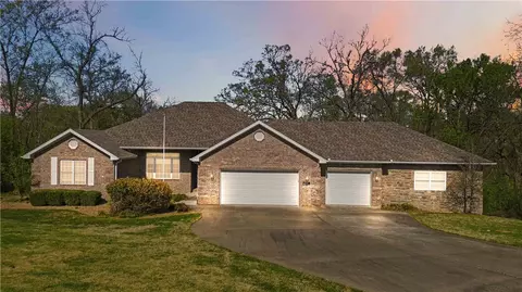 21 Burnmouth Ln, Bella Vista, AR 72715