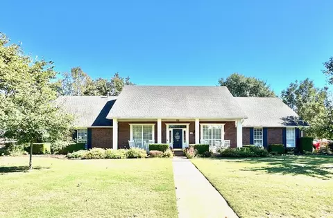 1738 N Barrington Dr, Fayetteville, AR 72701