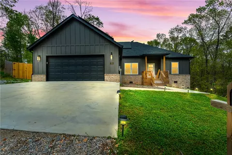 3 Yardley Cir, Bella Vista, AR 72714