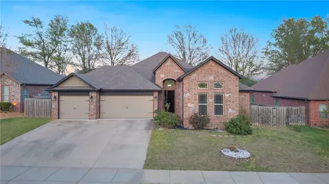 709 SEaton St, Bentonville, AR 72712