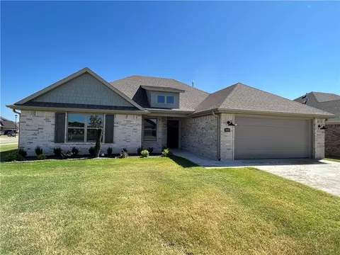 890 Madden St, Springdale, AR 72762