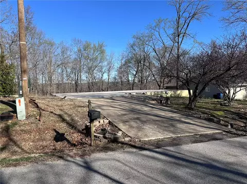 20 Portsmouth Dr, Bella Vista, AR 72715