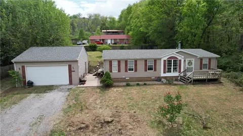 1766 Smokehouse Trl, Fayetteville, AR 72701