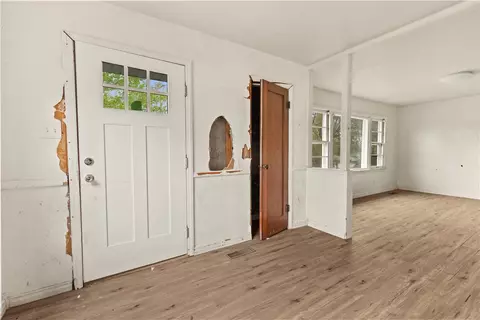 Entry Way - 808 Beverly, Harrison, AR 72601 photo 1 of 3