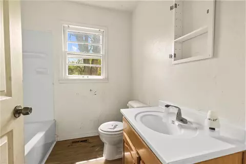 Bath - 808 Beverly, Harrison, AR 72601 photo 1 of 1