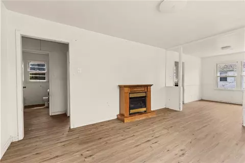 Living - 808 Beverly, Harrison, AR 72601 photo 3 of 3