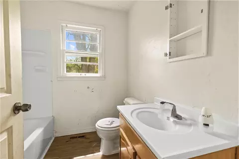 Bath - 808 Beverly, Harrison, AR 72601 photo 1 of 1