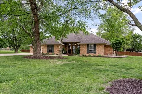 909 E Apple Blossom Ave, Springdale, AR 72764