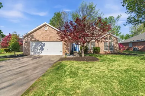 316 Center Dr, Lowell, AR 72745