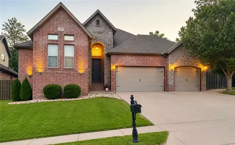 2003 NE Steinbeck Dr, Bentonville, AR 72712
